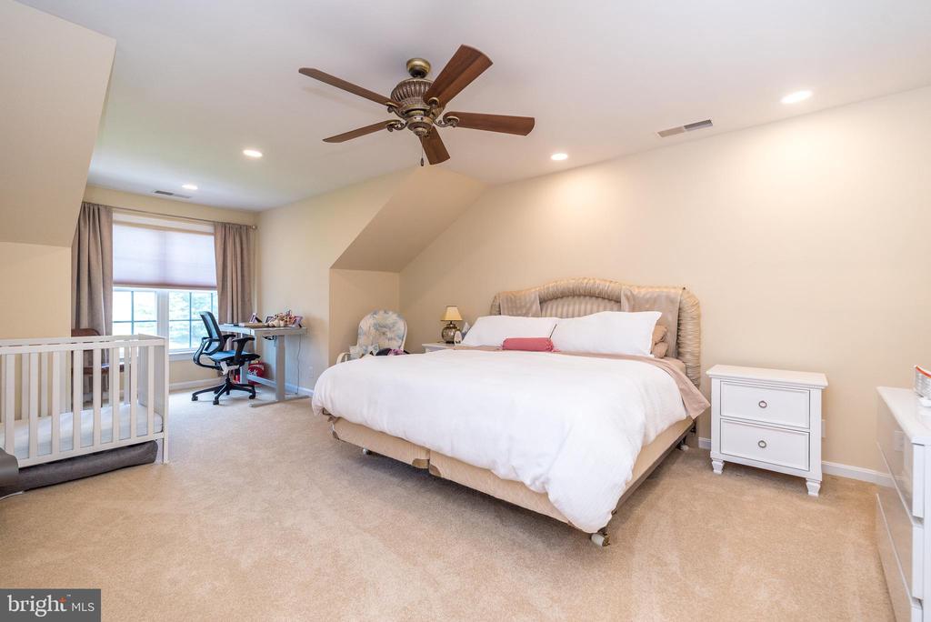 374 PRIMROSE DRIVE