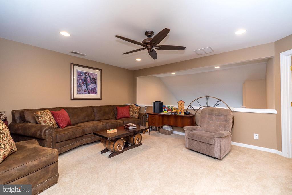374 PRIMROSE DRIVE