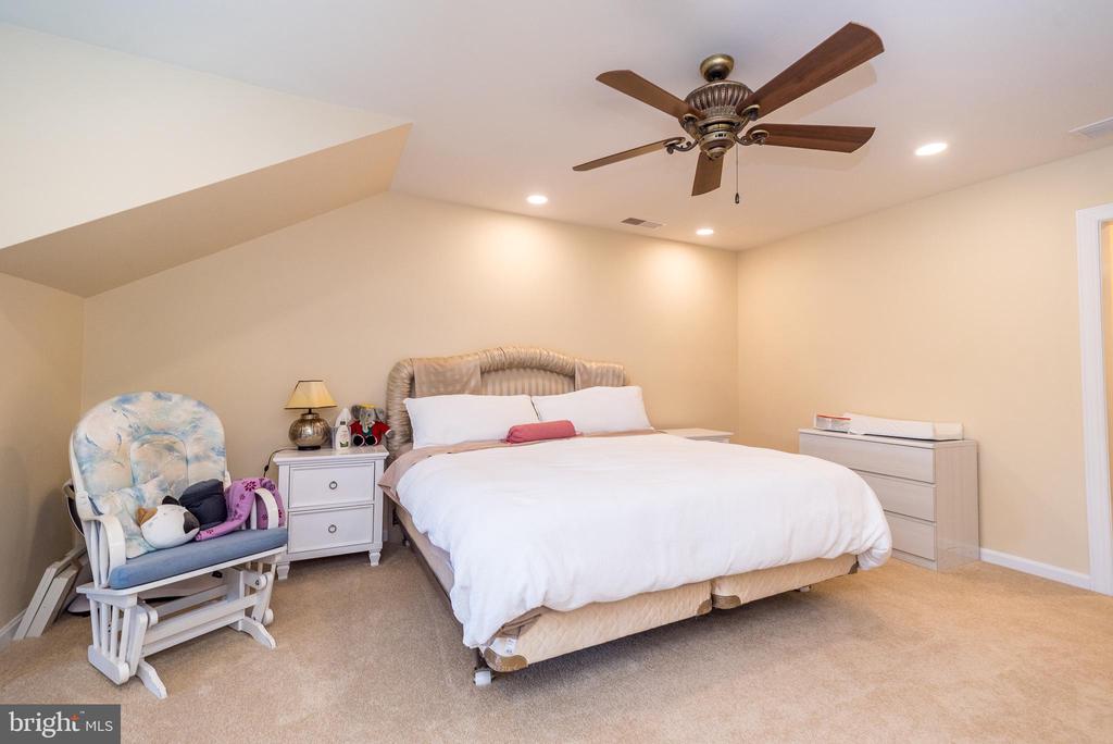 374 PRIMROSE DRIVE