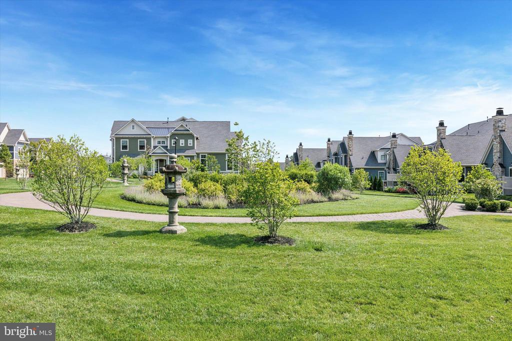 821 GREENWICH DRIVE