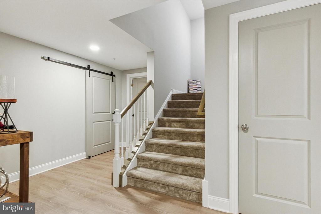 821 GREENWICH DRIVE