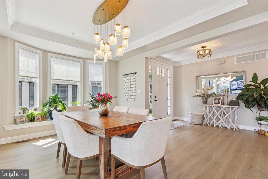 821 GREENWICH DRIVE