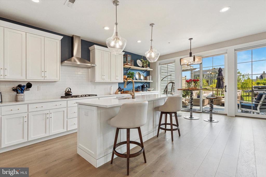 821 GREENWICH DRIVE