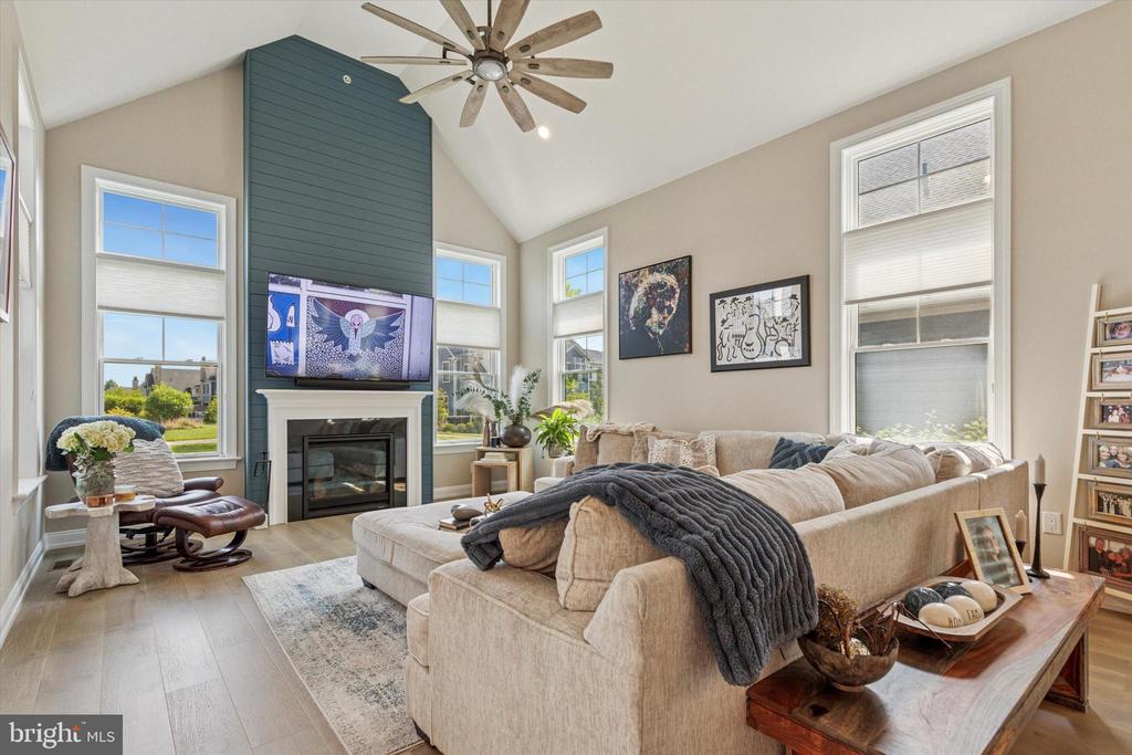 821 GREENWICH DRIVE