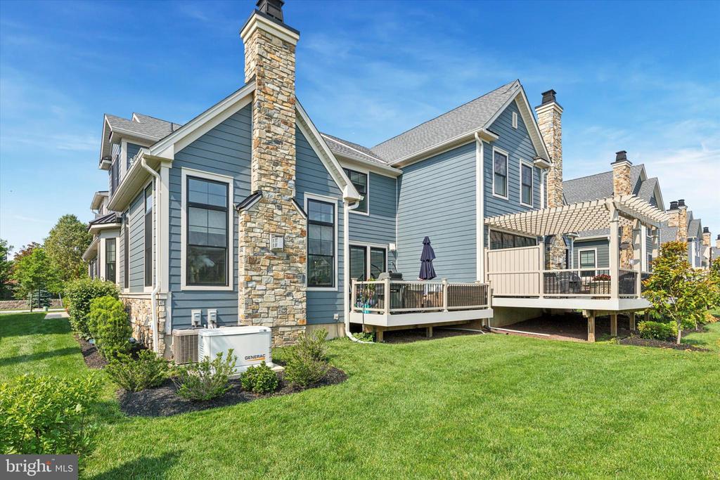 821 GREENWICH DRIVE