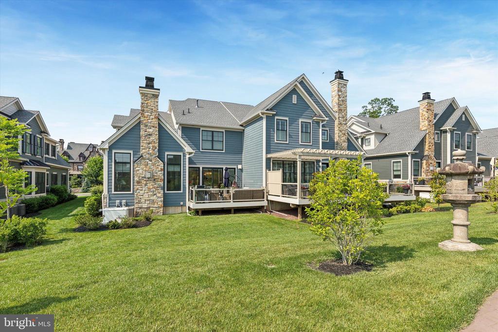 821 GREENWICH DRIVE