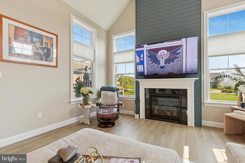 821 GREENWICH DRIVE