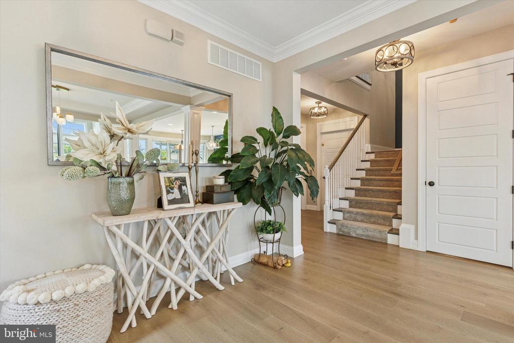 821 GREENWICH DRIVE