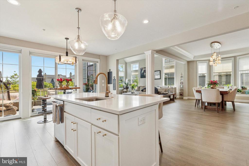 821 GREENWICH DRIVE