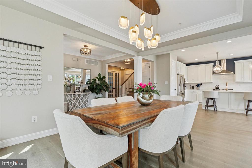 821 GREENWICH DRIVE