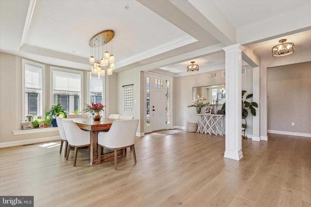 821 GREENWICH DRIVE