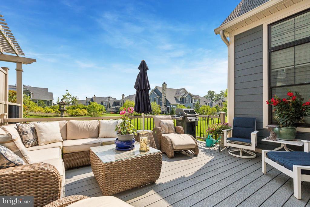 821 GREENWICH DRIVE