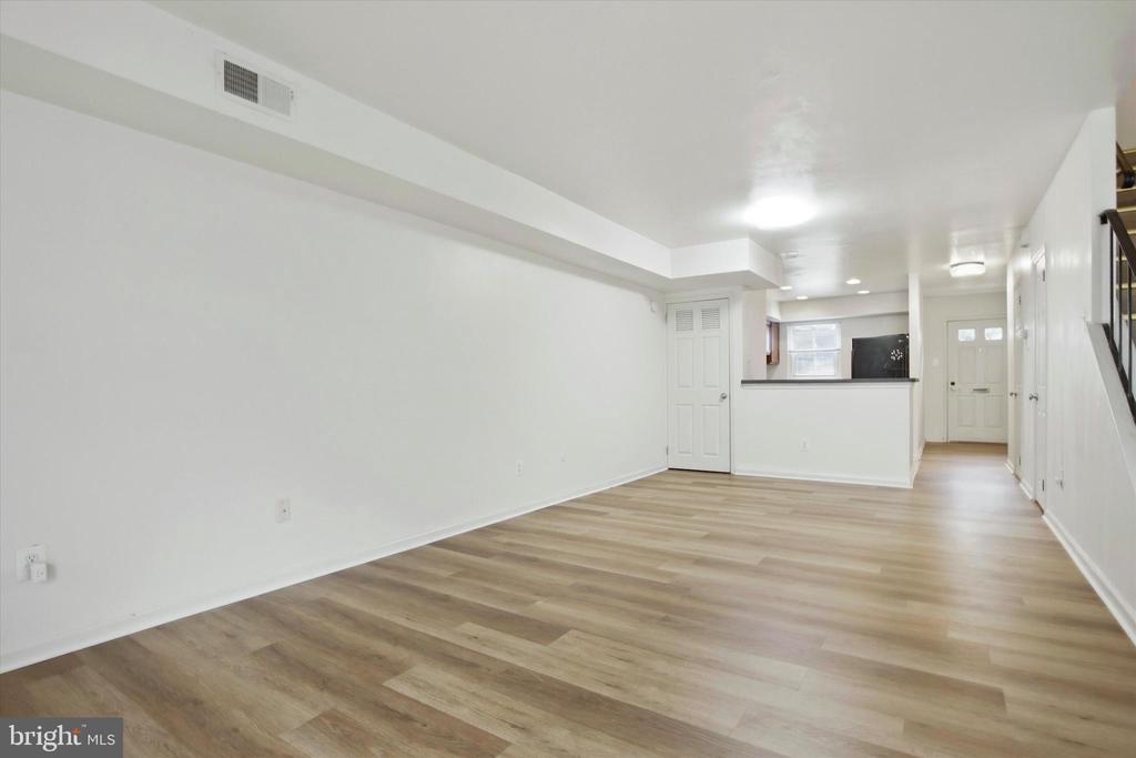32 COVENTRY COURT 111 U-32