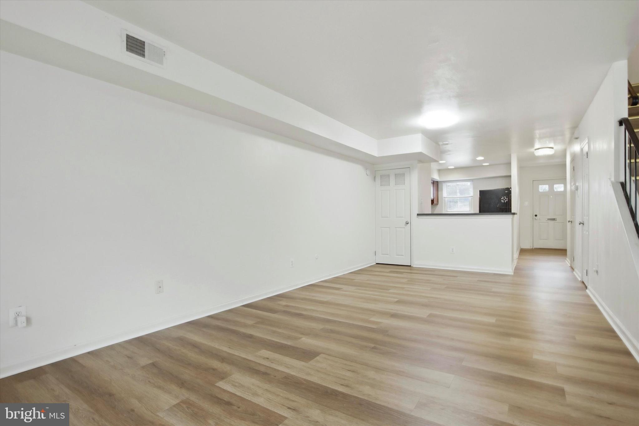 32 COVENTRY COURT 111 U-32
