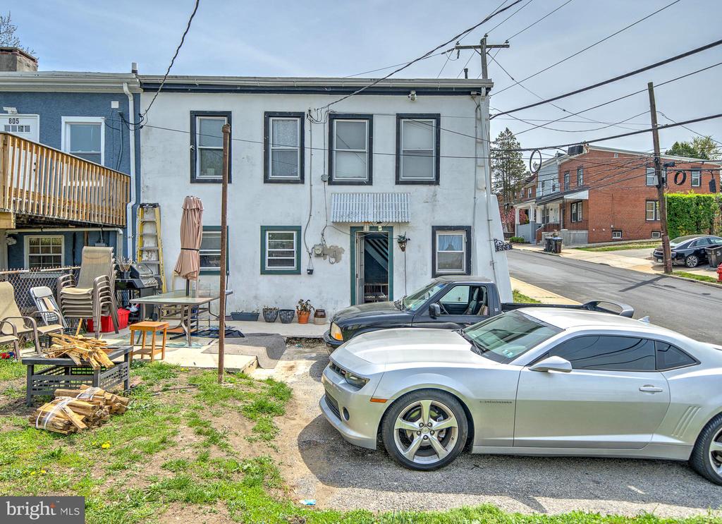 803 THOMAS STREET
