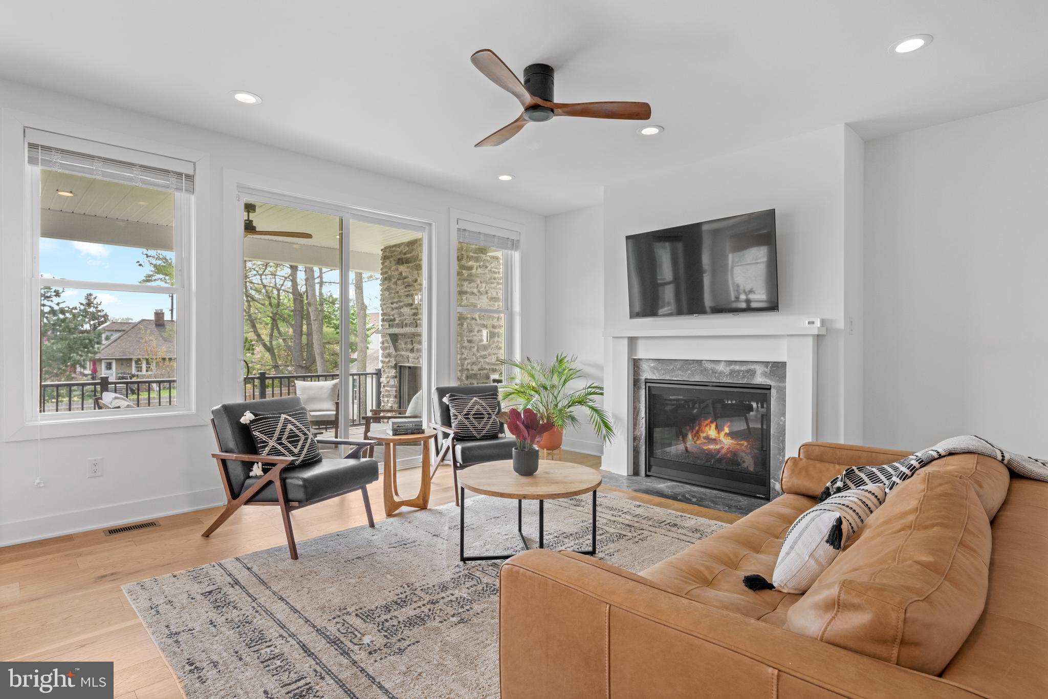 230 N RIDGE AVENUE