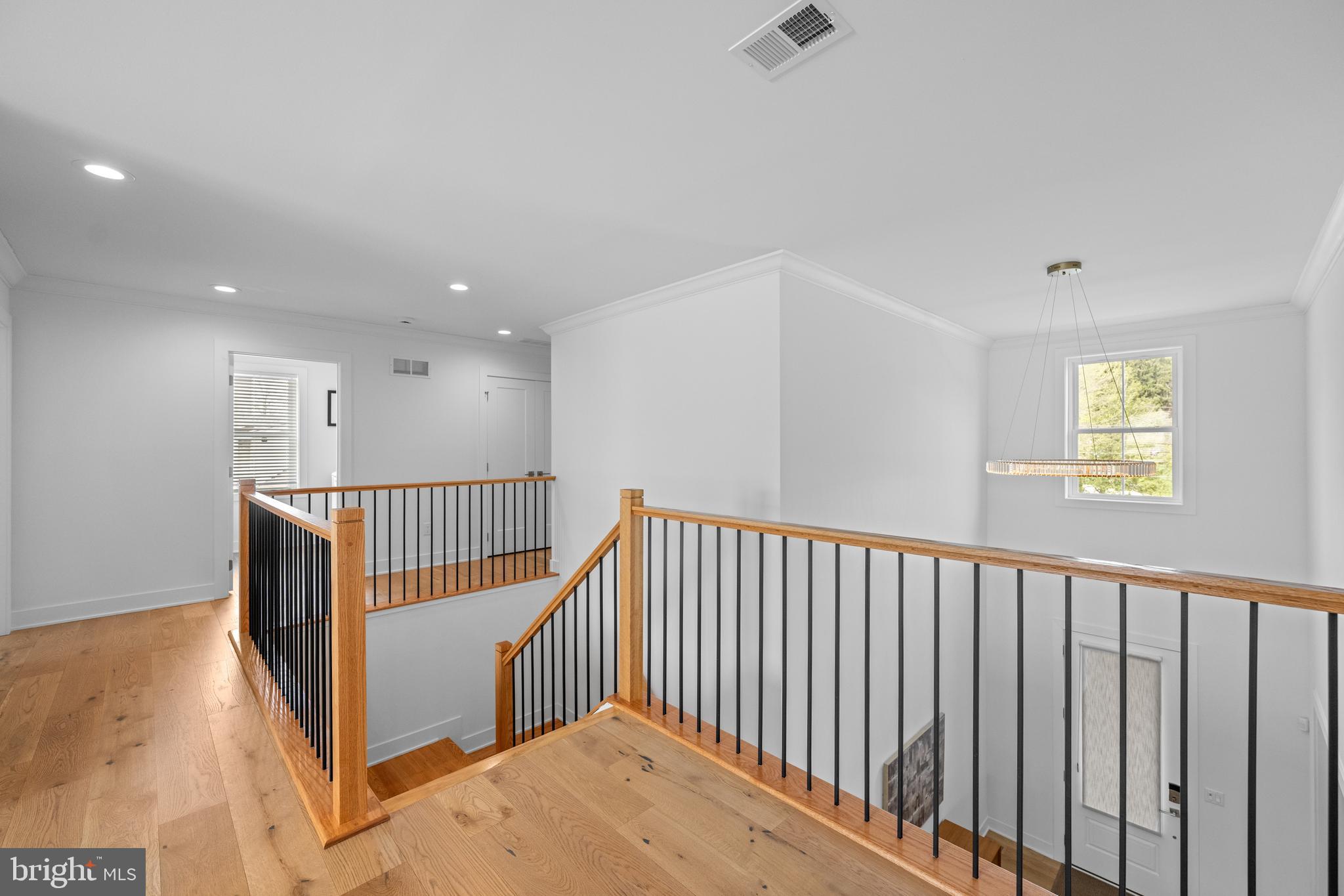 230 N RIDGE AVENUE