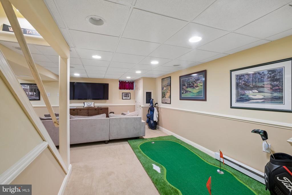 2 HEDGEROW DRIVE