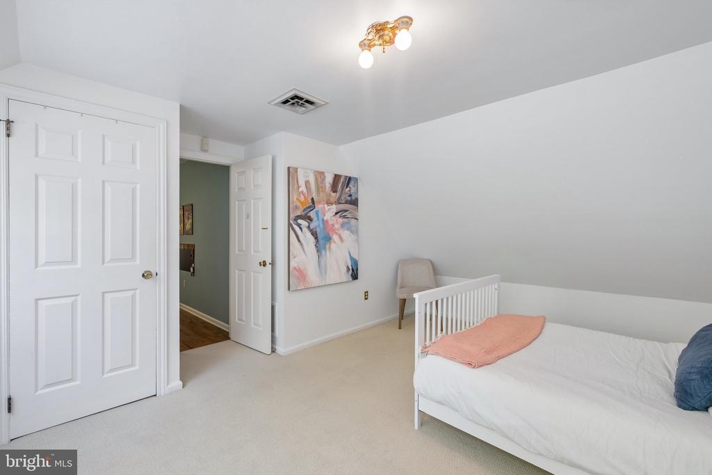 2 HEDGEROW DRIVE
