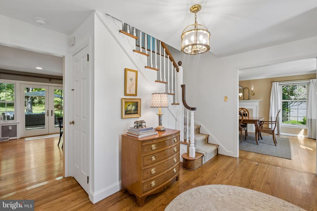 2 HEDGEROW DRIVE