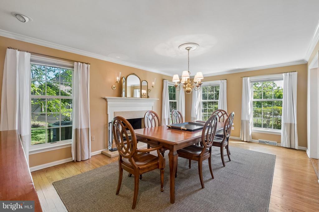 2 HEDGEROW DRIVE