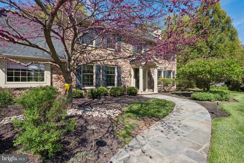 2 HEDGEROW DRIVE