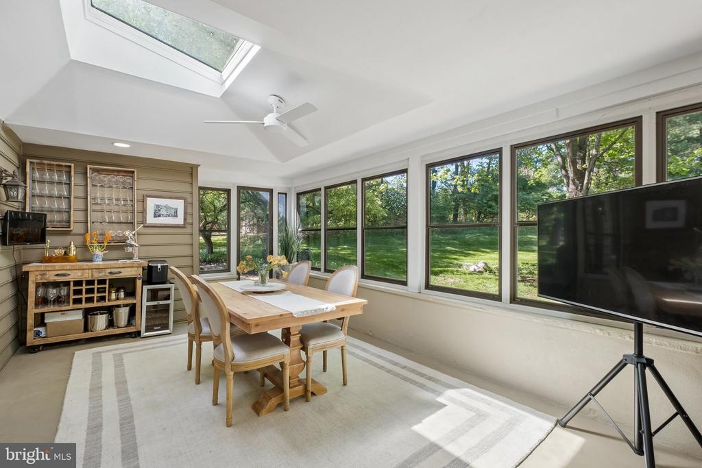 2 HEDGEROW DRIVE
