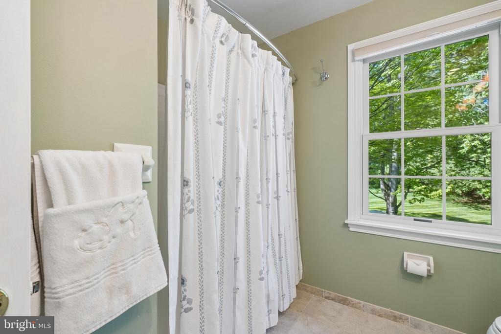 2 HEDGEROW DRIVE