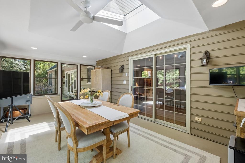 2 HEDGEROW DRIVE