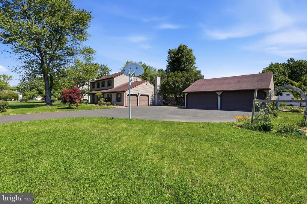 746 WRIGHT DRIVE