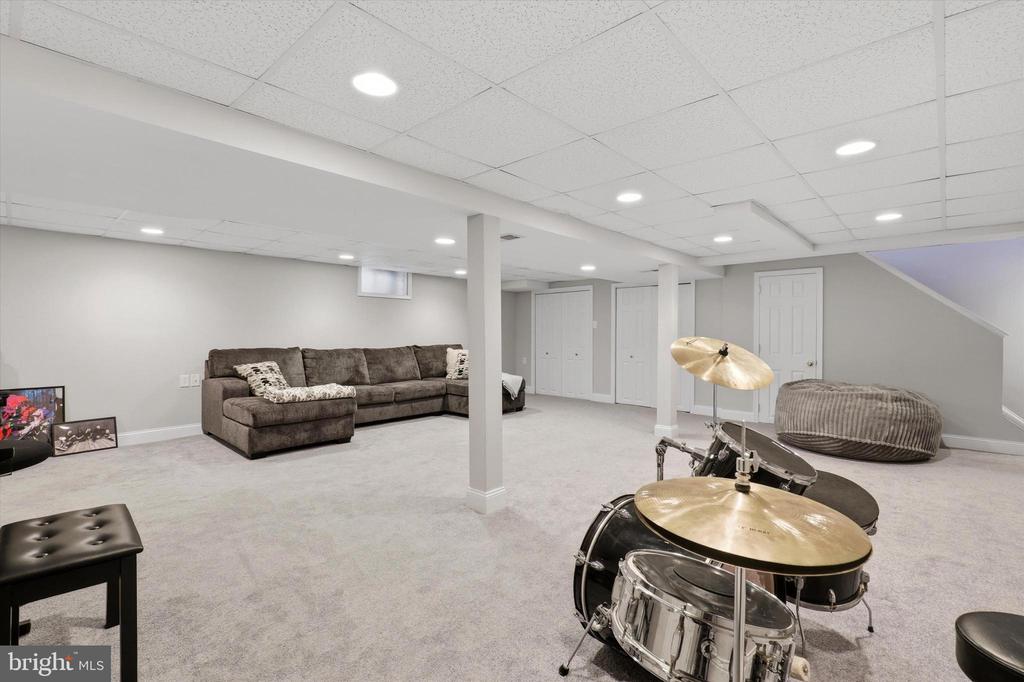 746 WRIGHT DRIVE