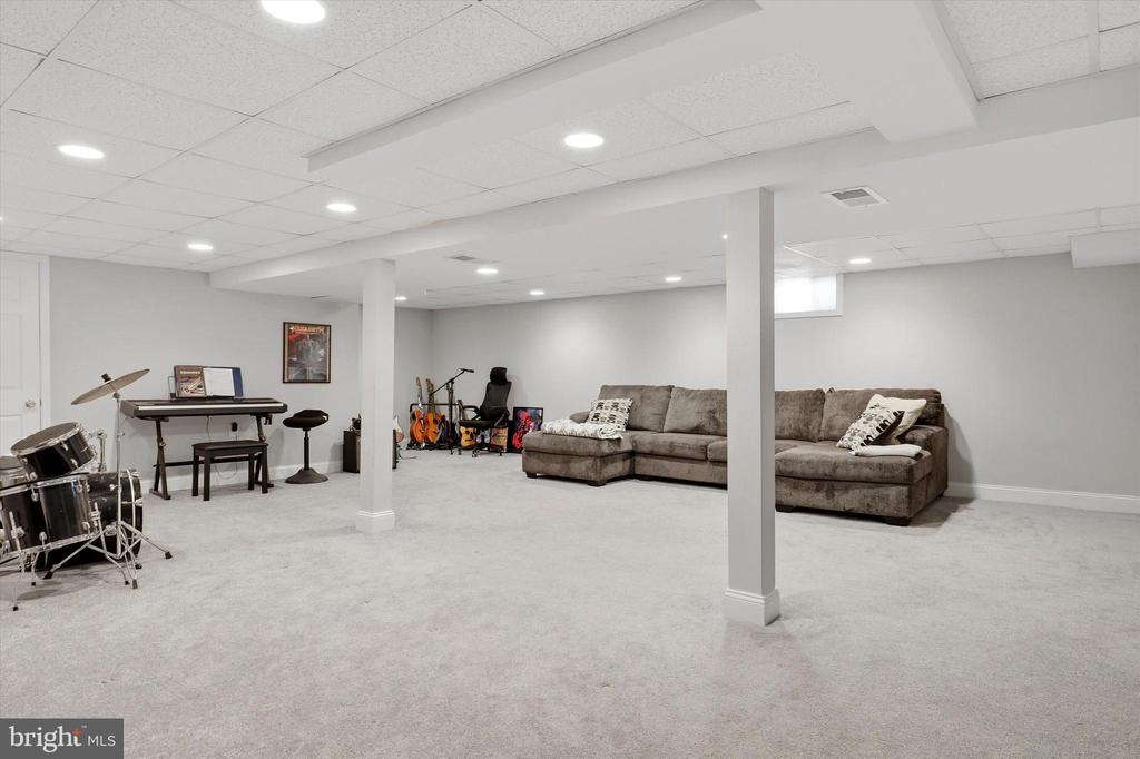 746 WRIGHT DRIVE