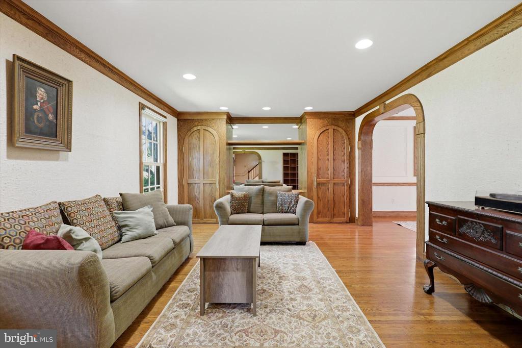 746 WRIGHT DRIVE