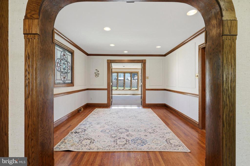 746 WRIGHT DRIVE