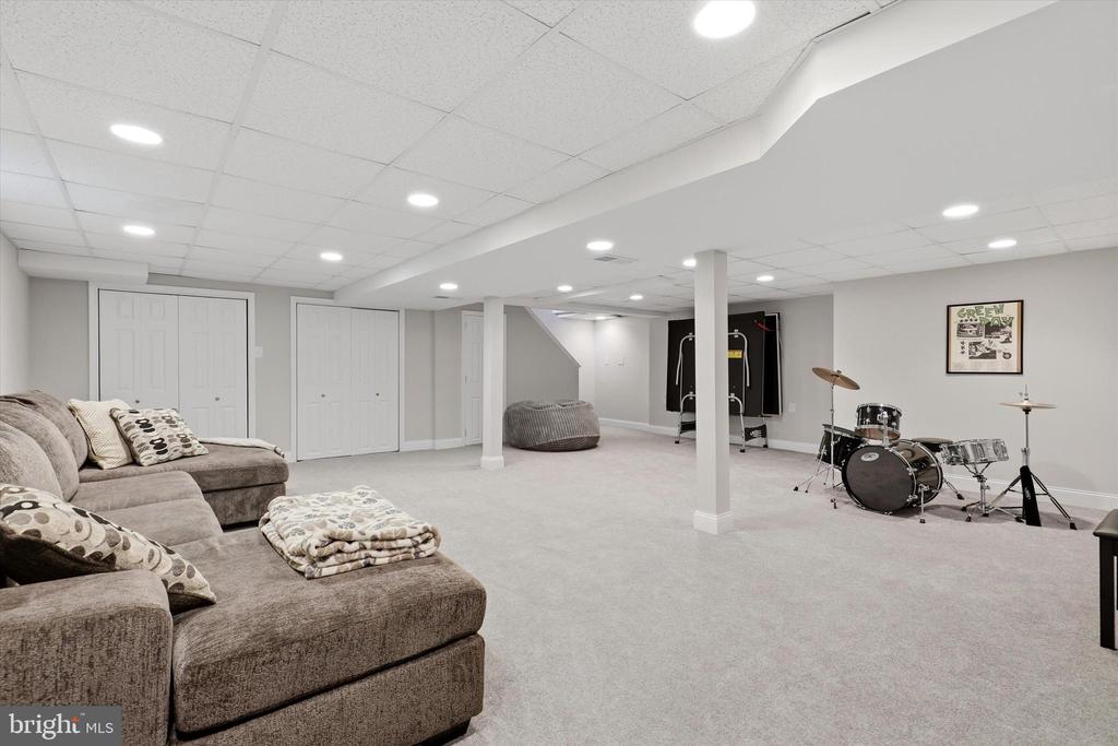 746 WRIGHT DRIVE
