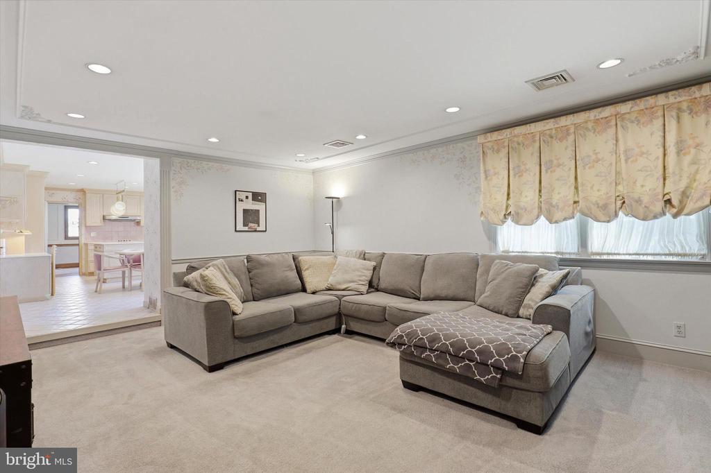 746 WRIGHT DRIVE