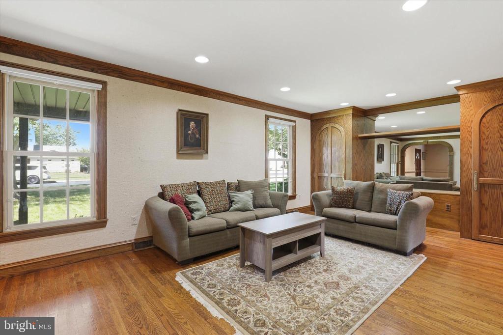 746 WRIGHT DRIVE