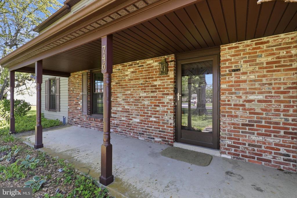 746 WRIGHT DRIVE