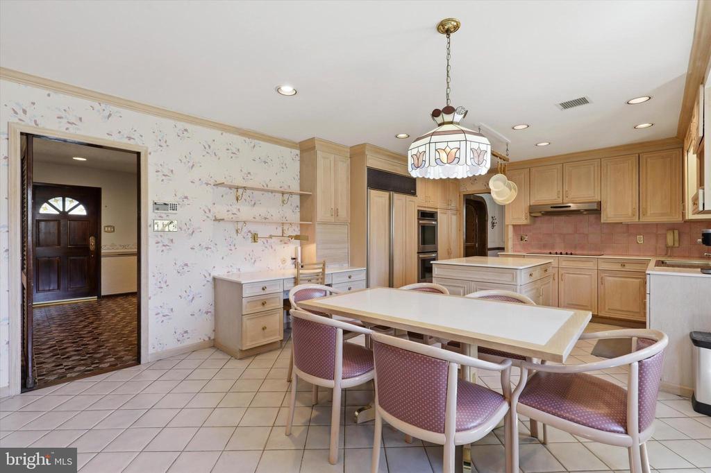 746 WRIGHT DRIVE