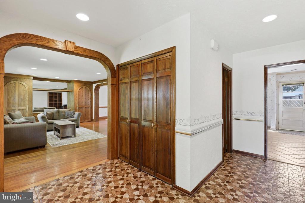 746 WRIGHT DRIVE