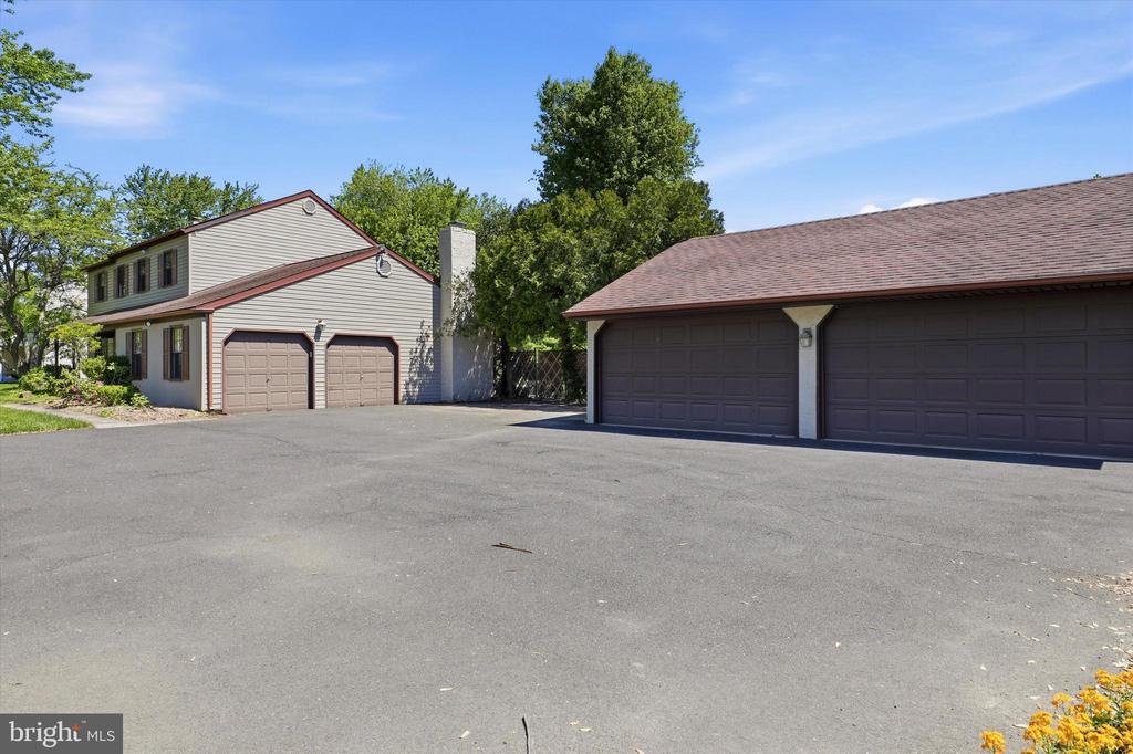 746 WRIGHT DRIVE