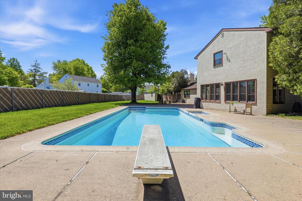 746 WRIGHT DRIVE