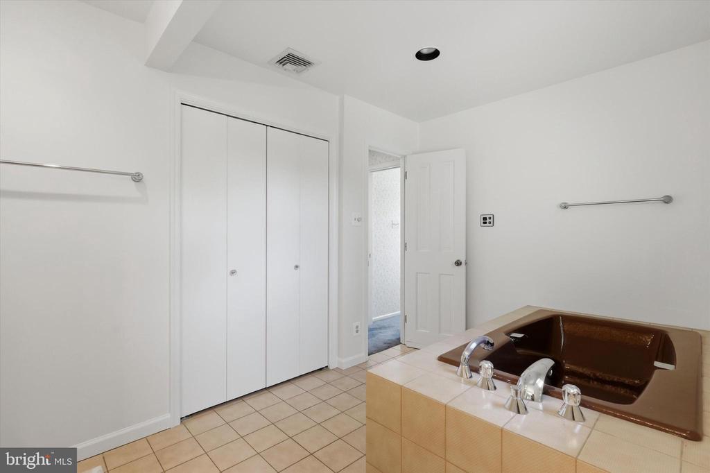 746 WRIGHT DRIVE