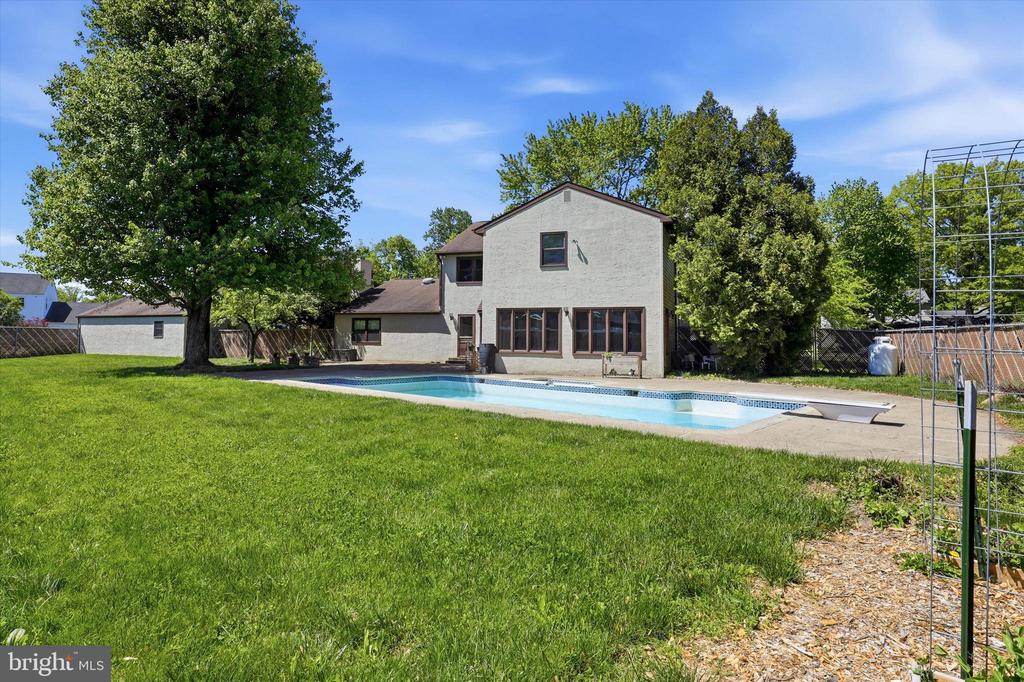746 WRIGHT DRIVE