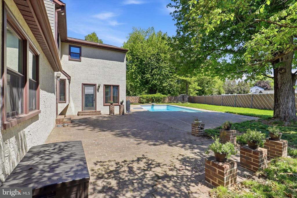 746 WRIGHT DRIVE