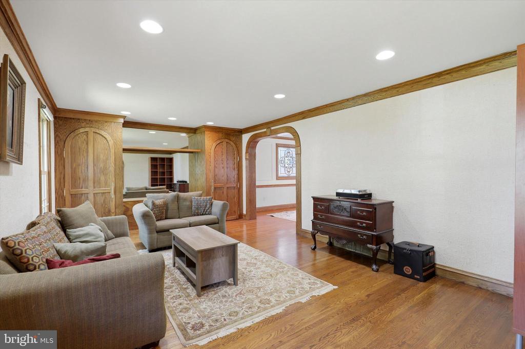 746 WRIGHT DRIVE