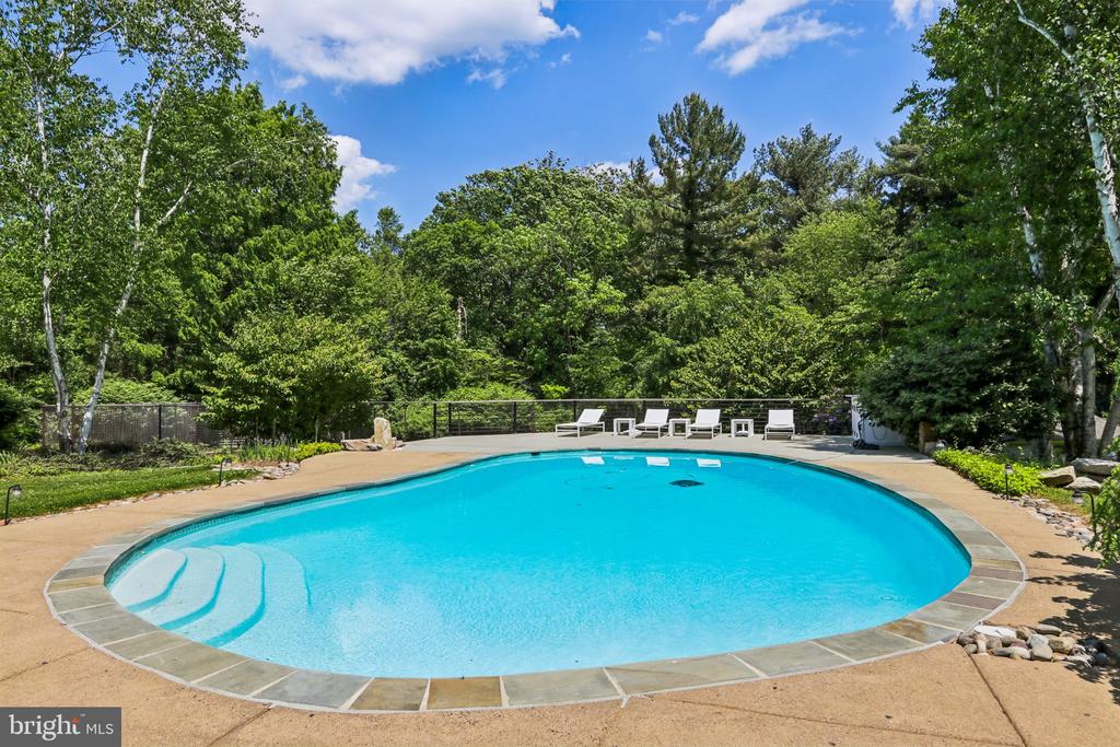 1673 PAPER MILL ROAD