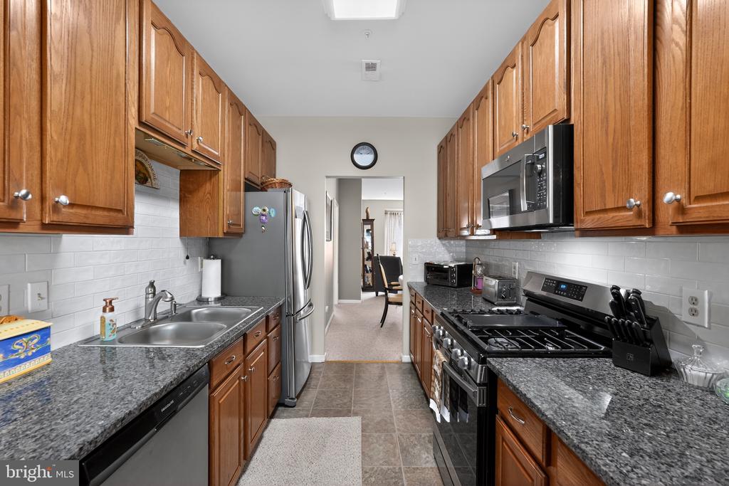 8 STUART DRIVE 8