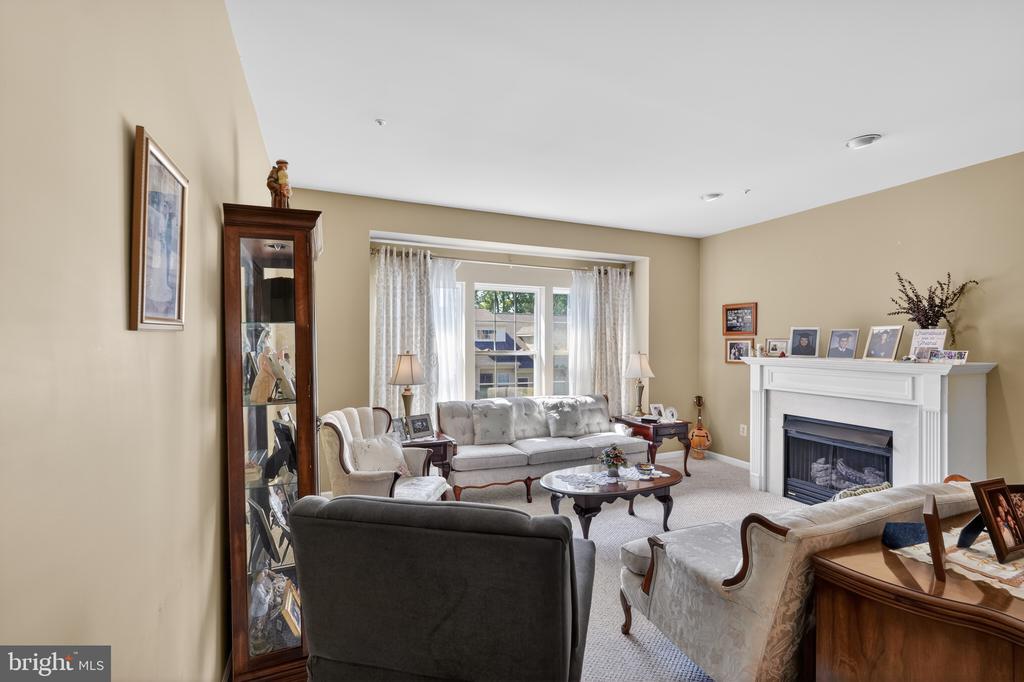 8 STUART DRIVE 8