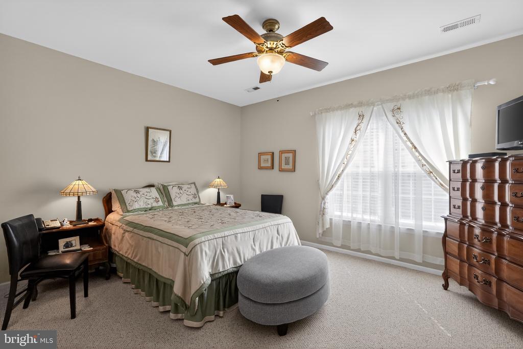 8 STUART DRIVE 8
